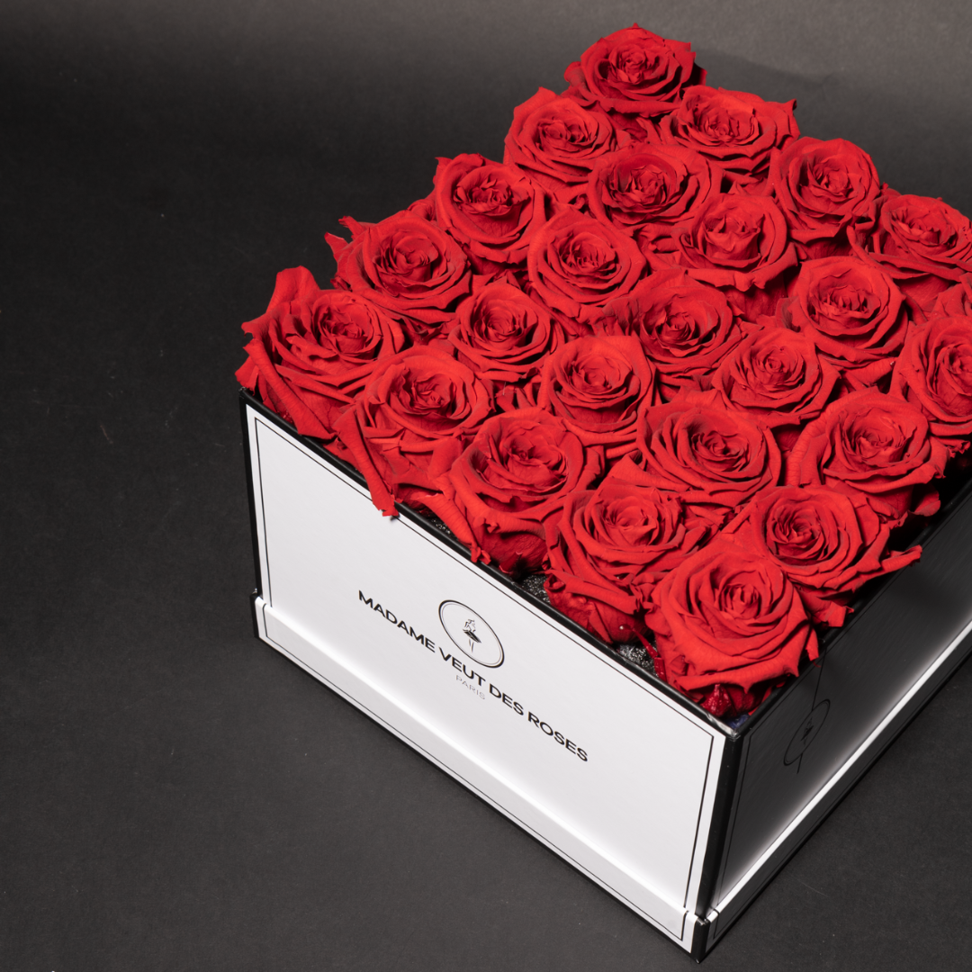 Rosas eternas en caja negra corazon amor red