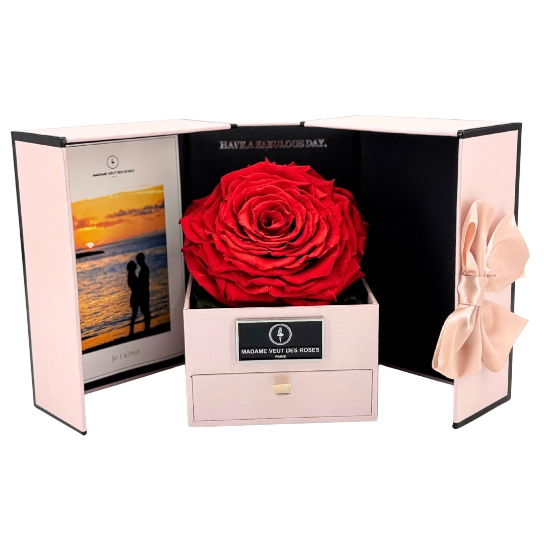 Boîte carrée rose éternelle jumbo avec chocolats Ø17cm