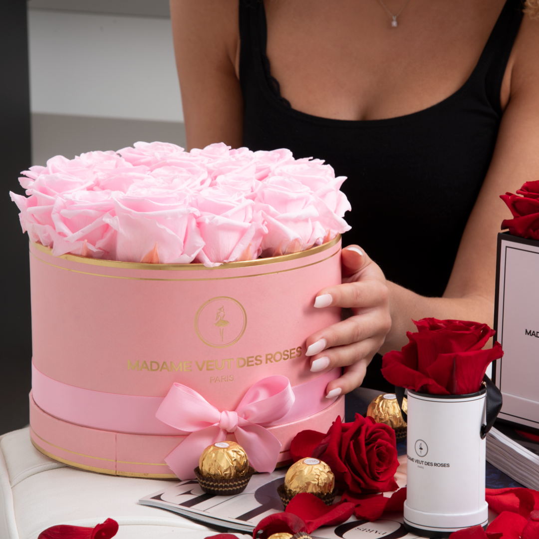Faire passer un message d’amour avec 18 roses éternelles – Madame Veut ...