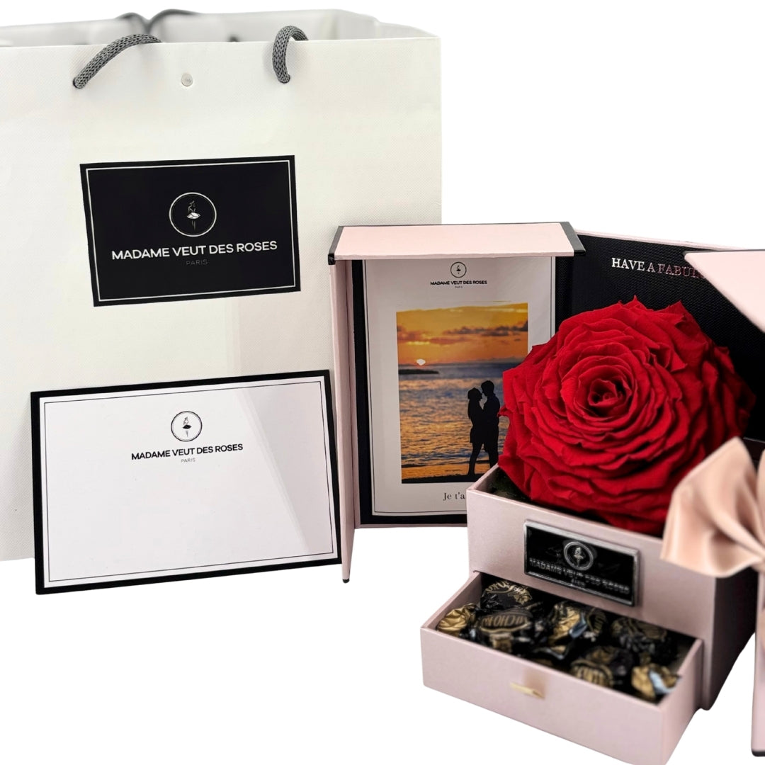 Boîte carrée rose éternelle jumbo avec chocolats Ø17cm