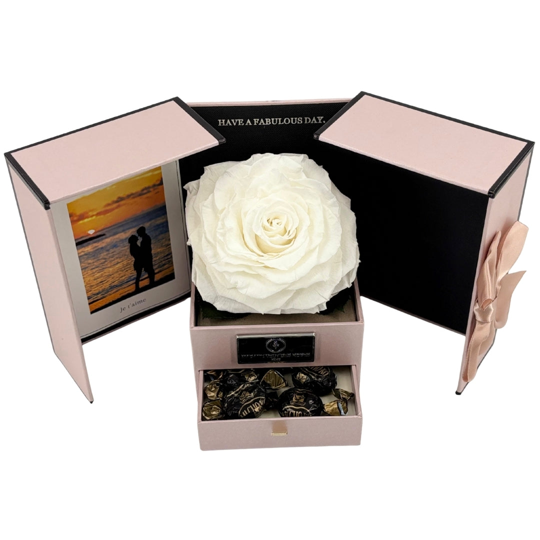 Boîte carrée rose éternelle jumbo avec chocolats Ø17cm