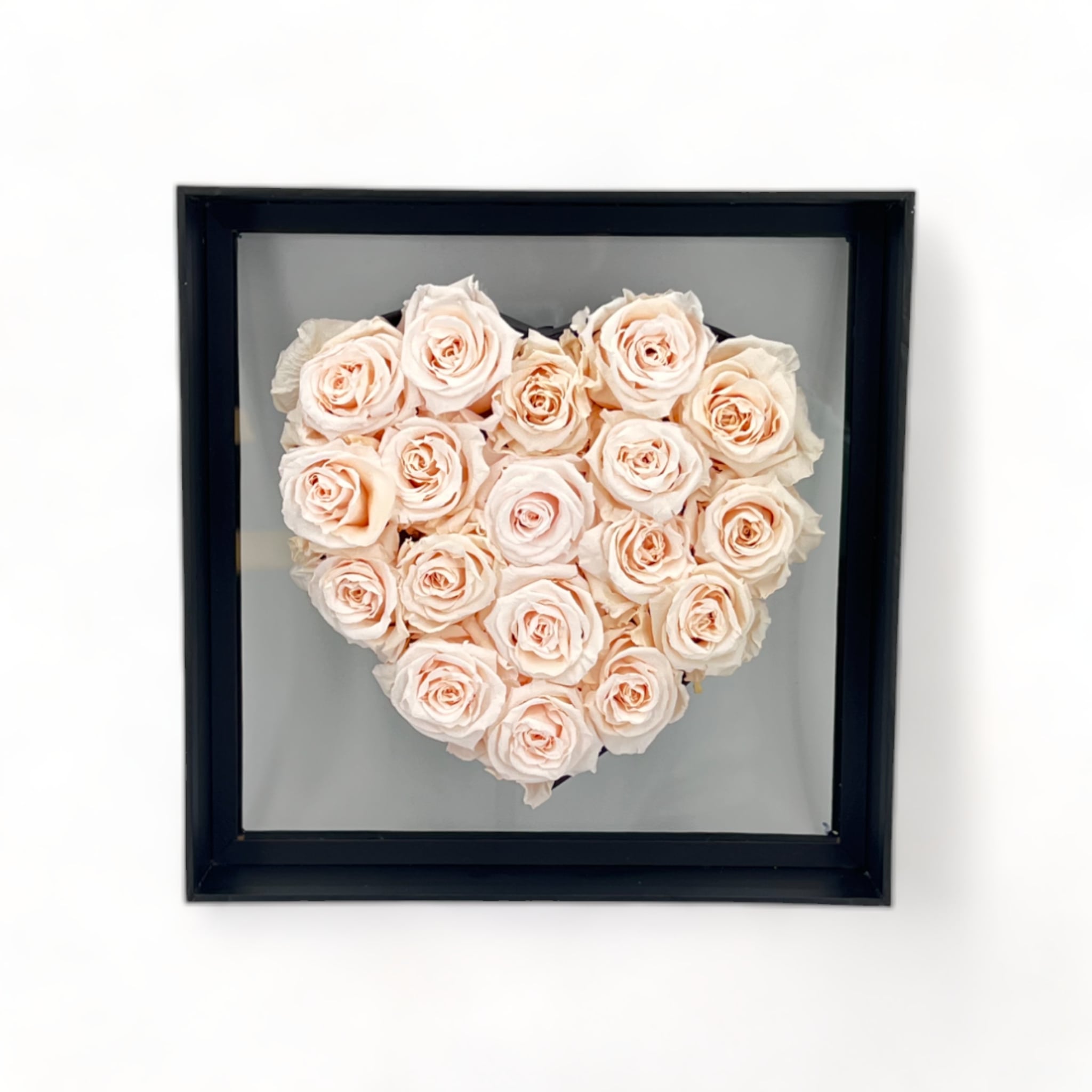 Boîte de 18 roses éternelles cadre coeur Ø30cm