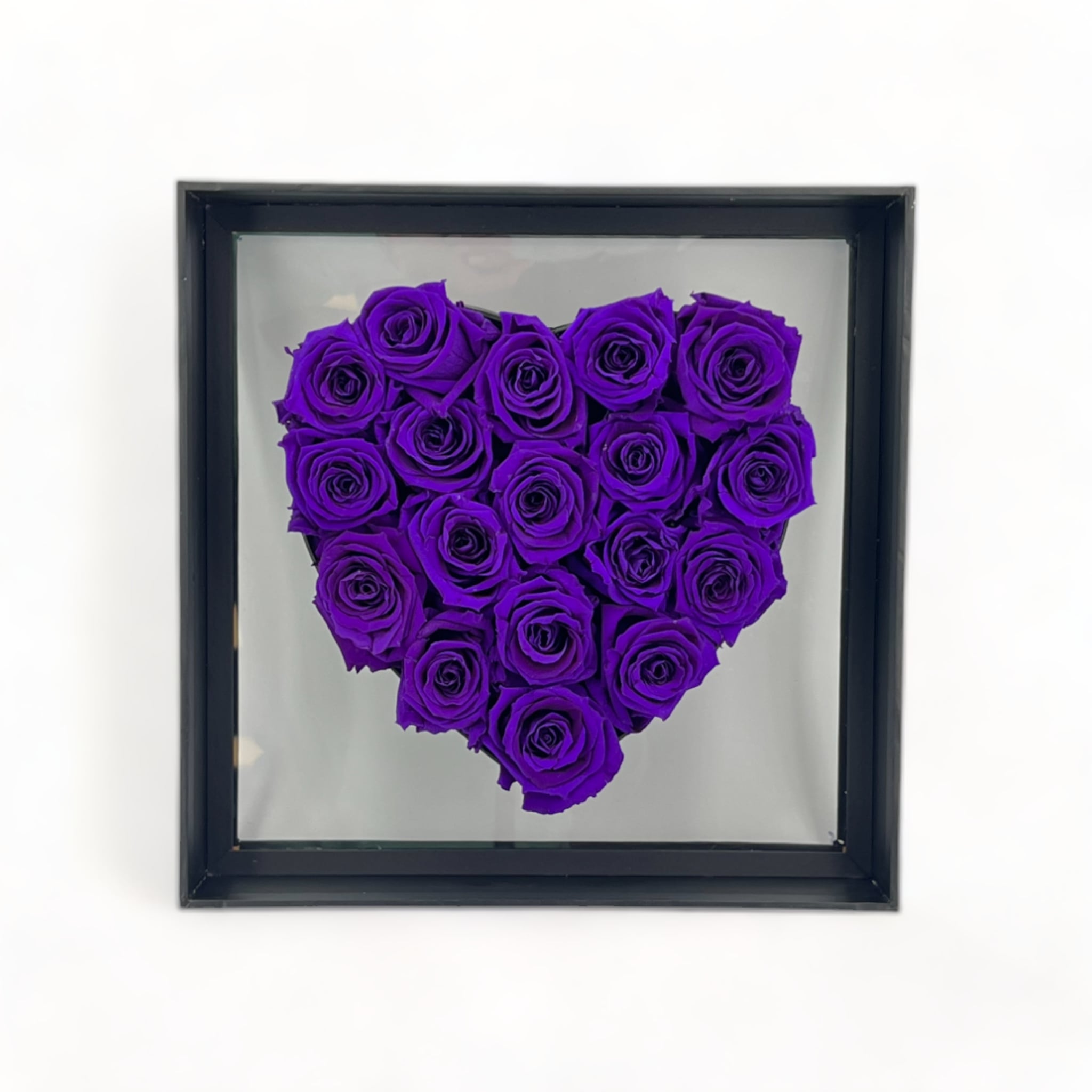 Boîte de 18 roses éternelles cadre coeur Ø30cm