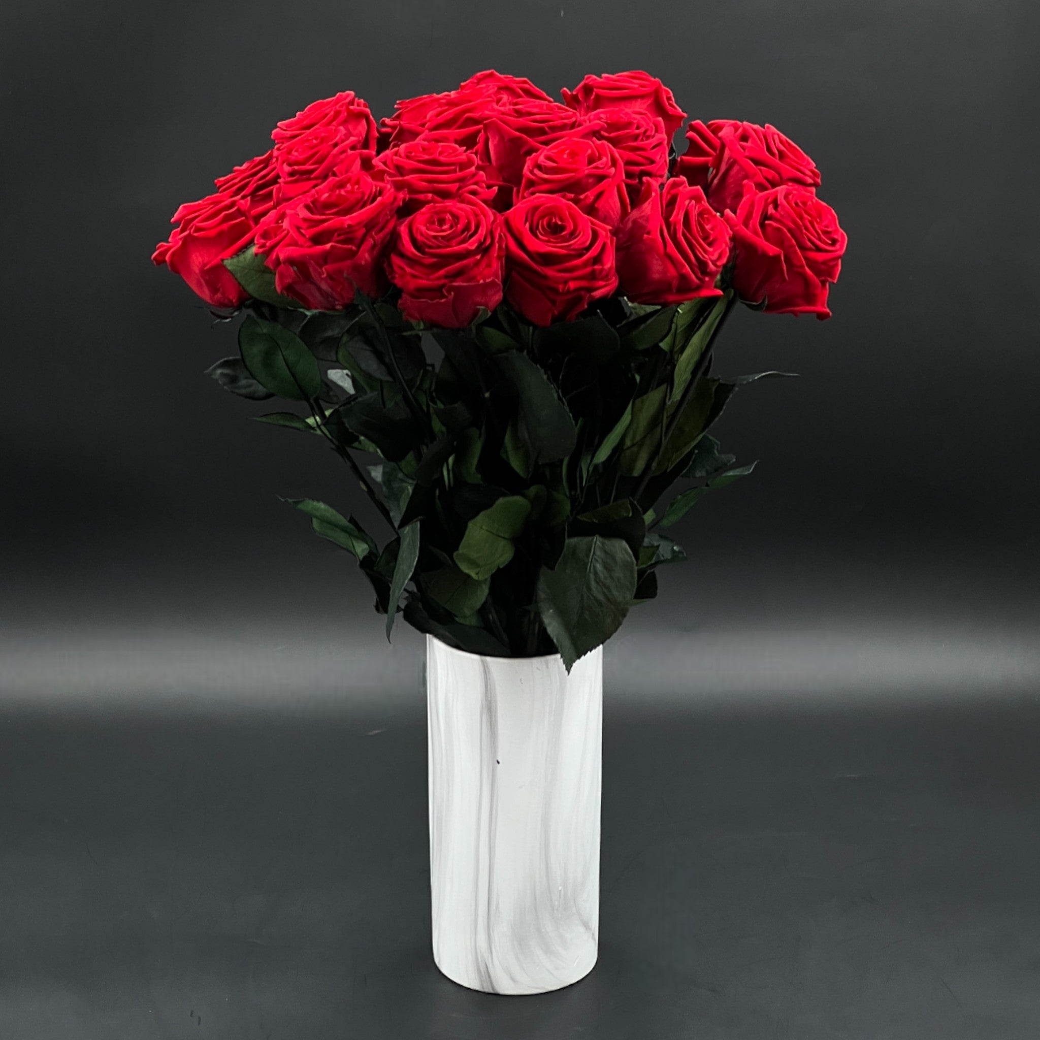 Bouquet de roses éternelles - vase céramique marbre